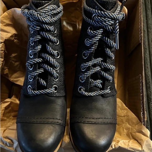 Gorgeous Sorel 1964 Premium Wedge Joan Bootie Black & Blue Women 7.5 Boots - Picture 10 of 10